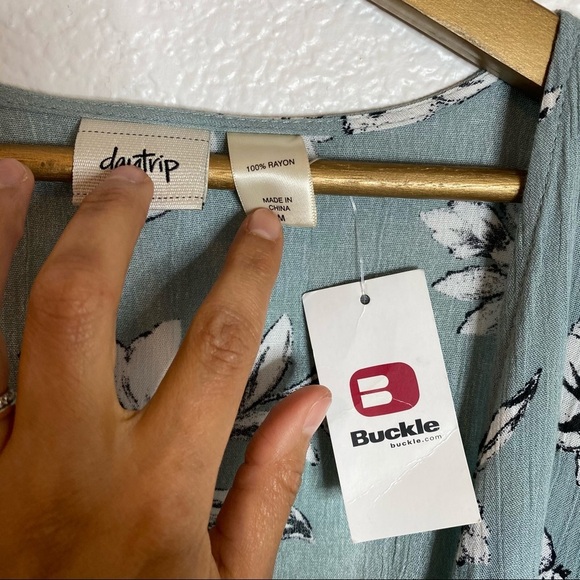 Buckle-  New Daytrip Floral Wrap Dress -M - Picture 5 of 6